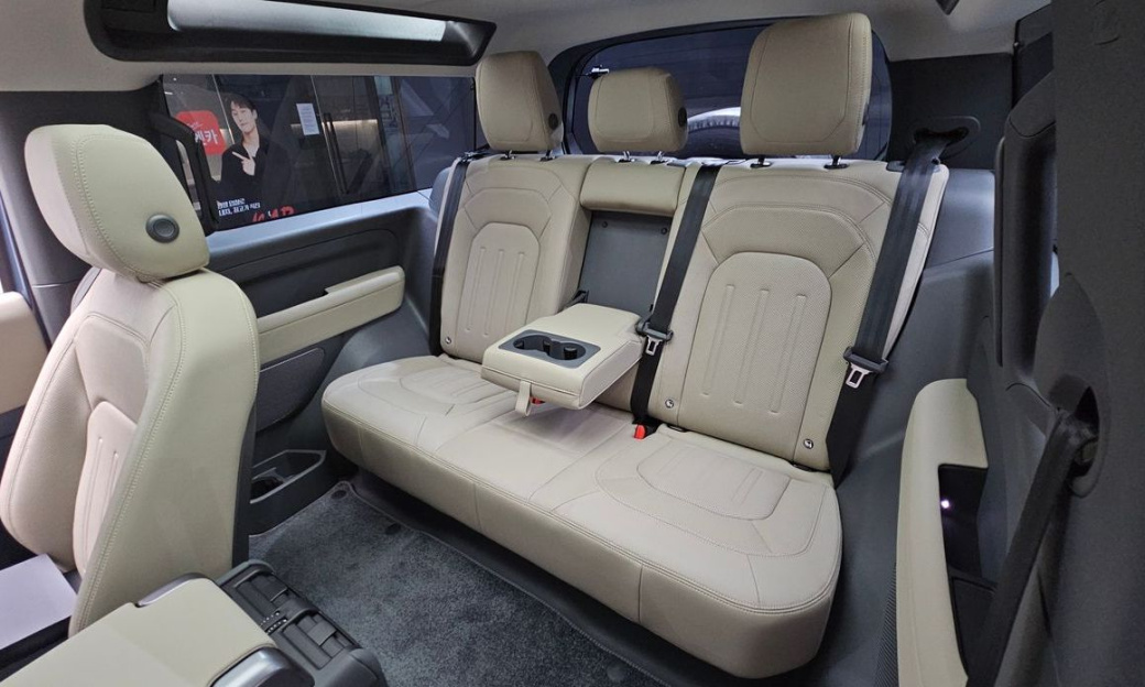 Land Rover Defender 90 D250 SE, 2022