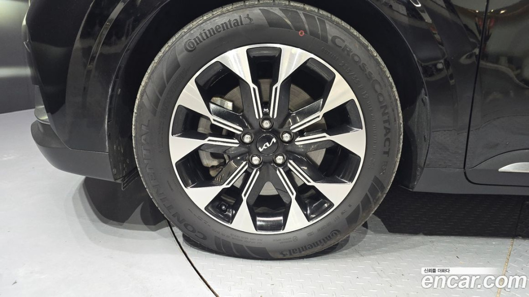 Kia Carnival 9-Seater Signature, 2023