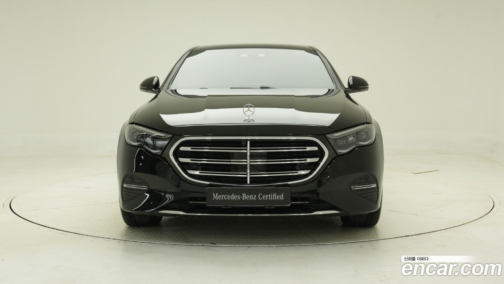 Mercedes-Benz E-Class E300 4MATIC Exclusive, 2025