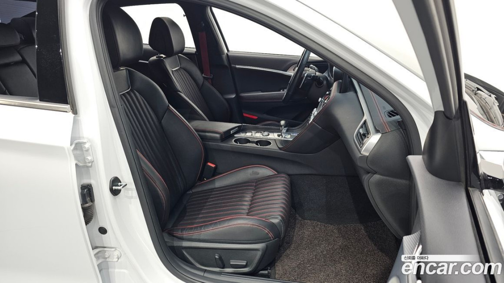 Genesis G70 Gasoline 2.0T 4WD, 2022