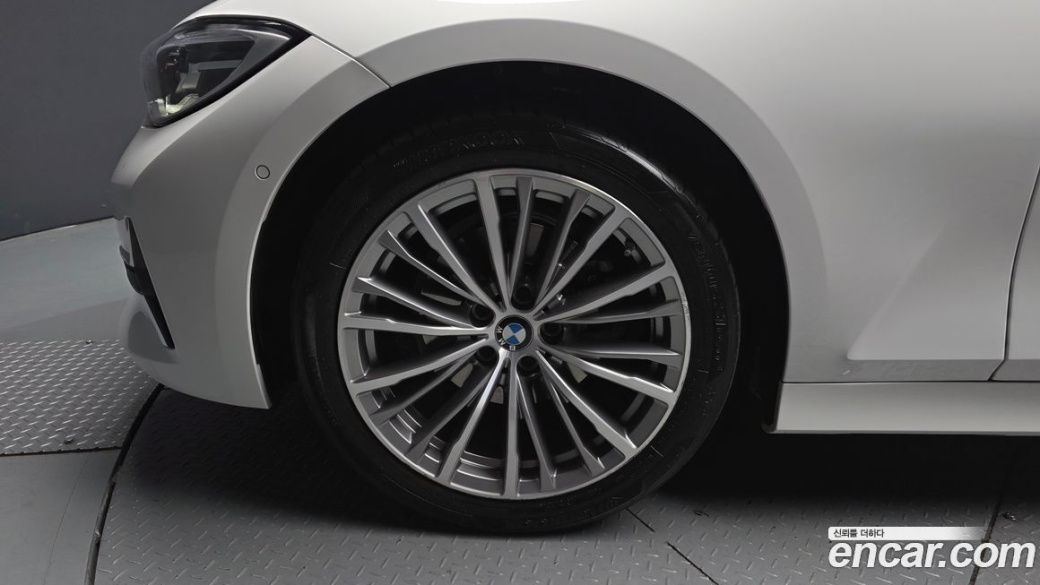 BMW 3-Series 320d Luxury, 2022