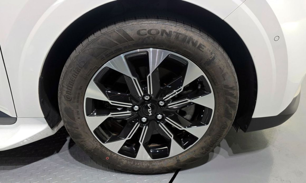 Kia Carnival 9-Seater Signature, 2023