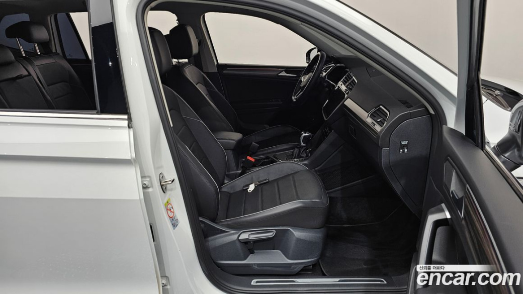 Volkswagen Tiguan 2.0 TSI Prestige, 2024