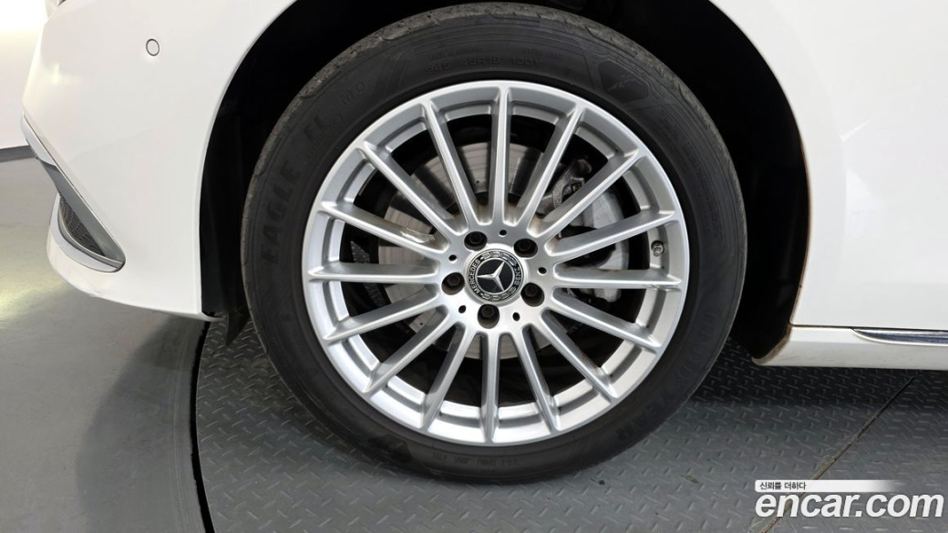 Mercedes-Benz E-Class E220d 4MATIC Exclusive, 2022