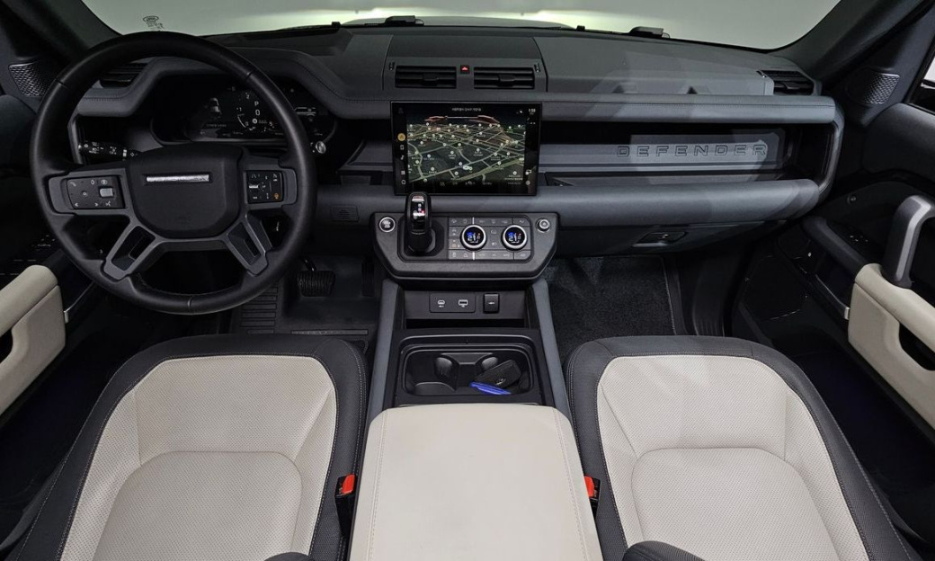 Land Rover Defender 110 D300 X-Dynamic HSE, 2024