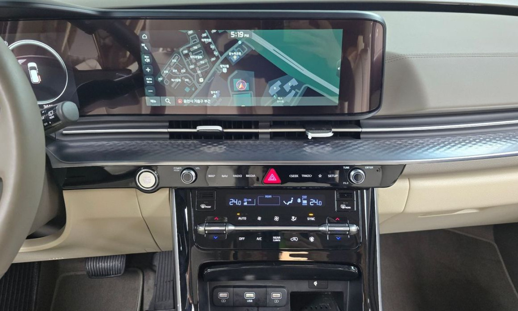 Kia Carnival 9-Seater Hi-Limousine, 2023