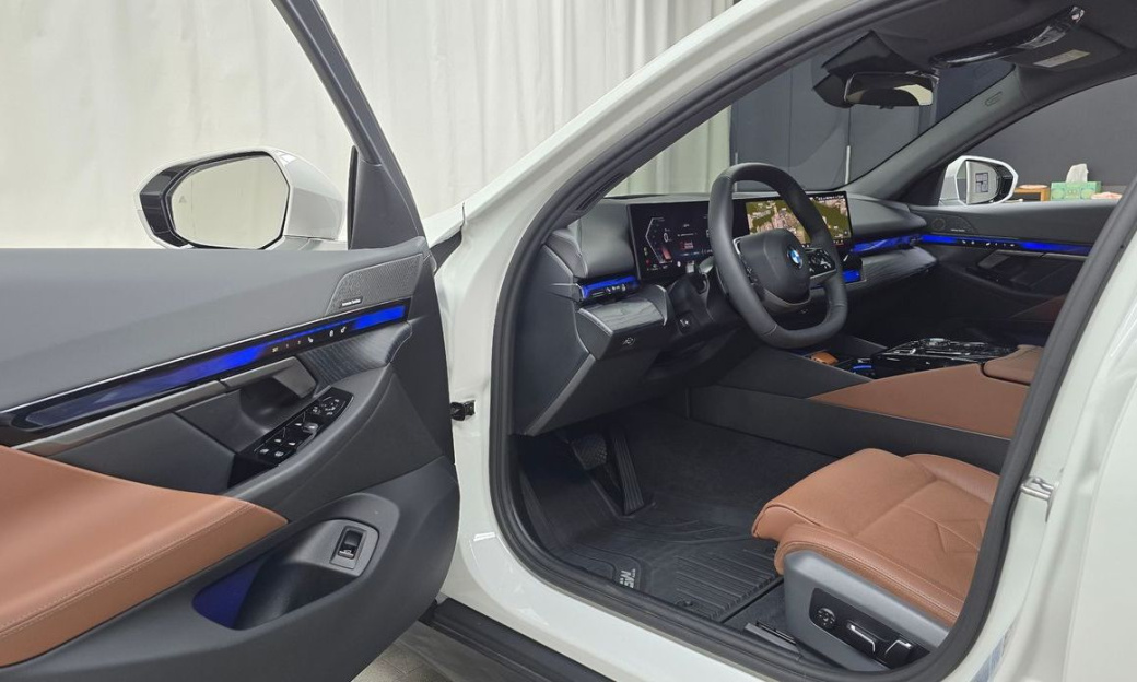 BMW 5-Series 530i xDrive, 2026