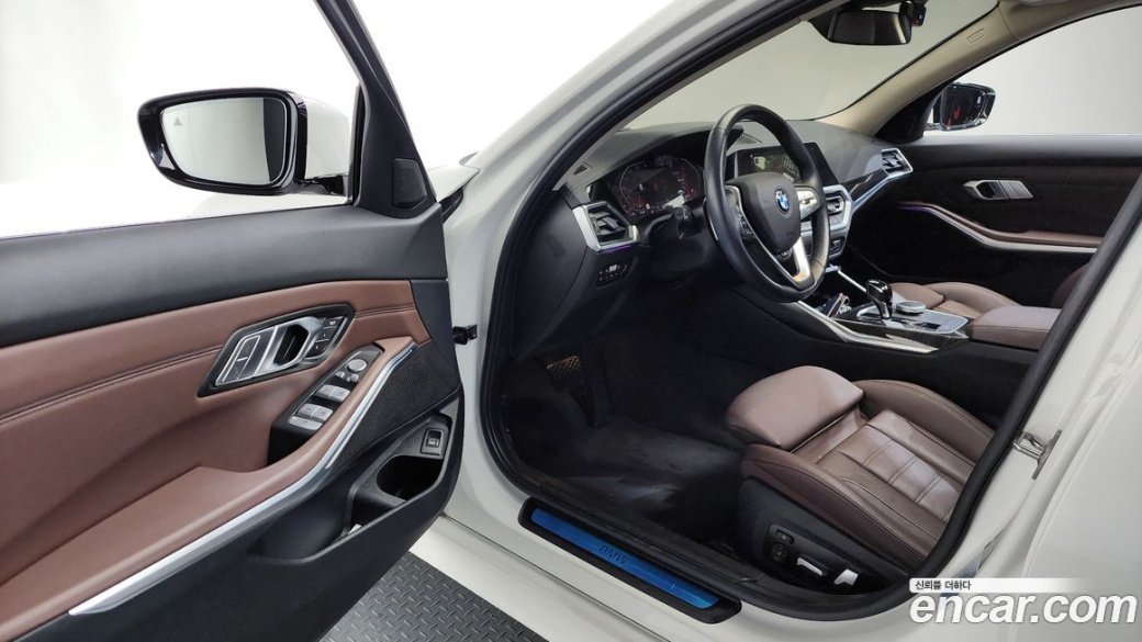 BMW 3-Series 320i Touring Luxury, 2022