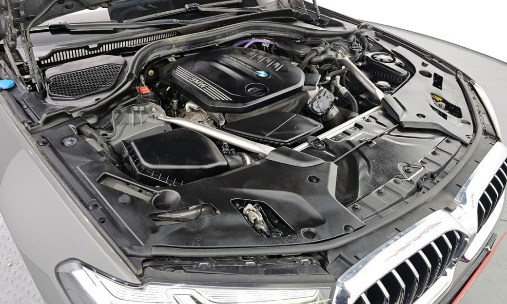 BMW 5-Series 523d xDrive Luxury, 2022