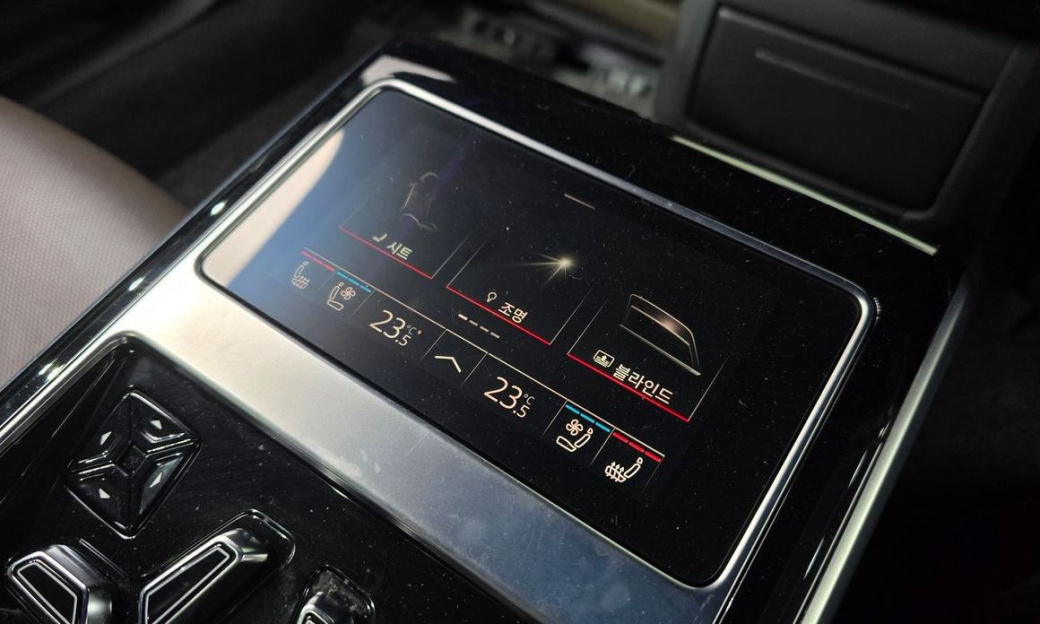 Audi A8 55 TFSI Quattro LWB, 2021