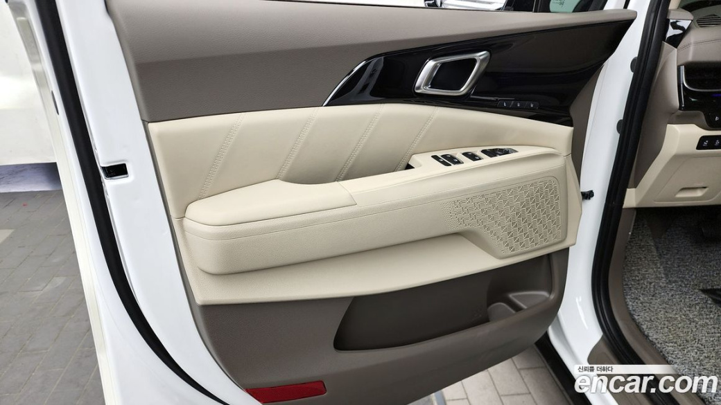 Kia Carnival 9-Seater Signature, 2025