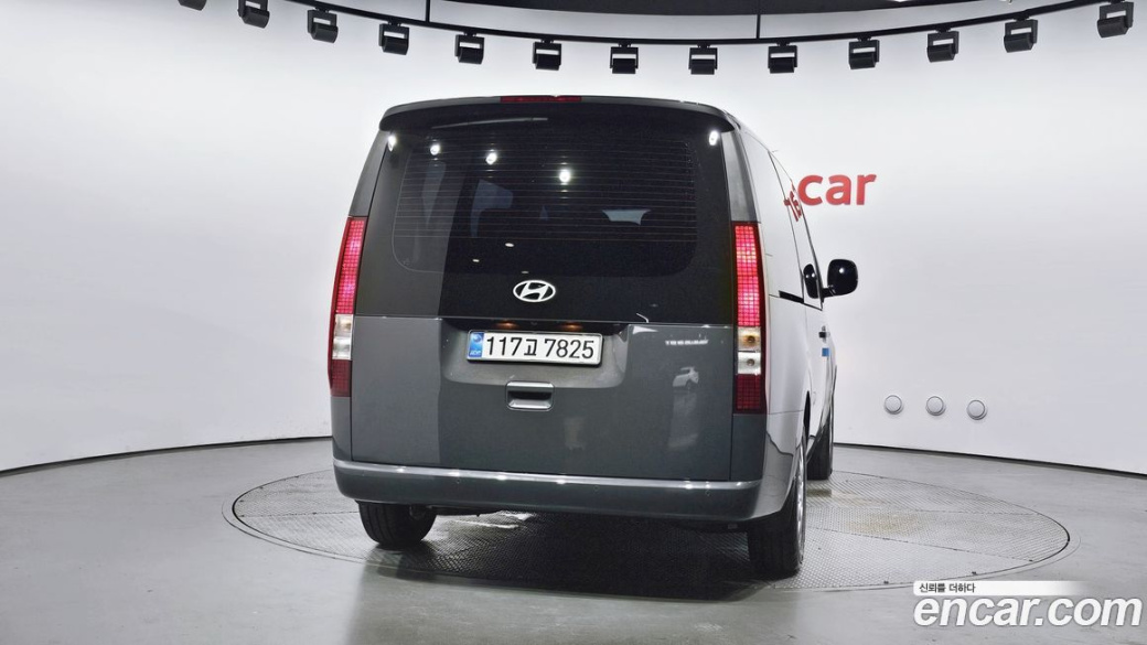 Hyundai Staria Tourer 9-Seater, 2025