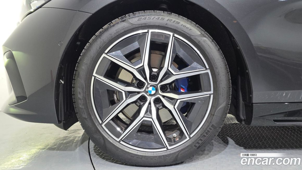 BMW 5-Series 520i M Sport, 2025