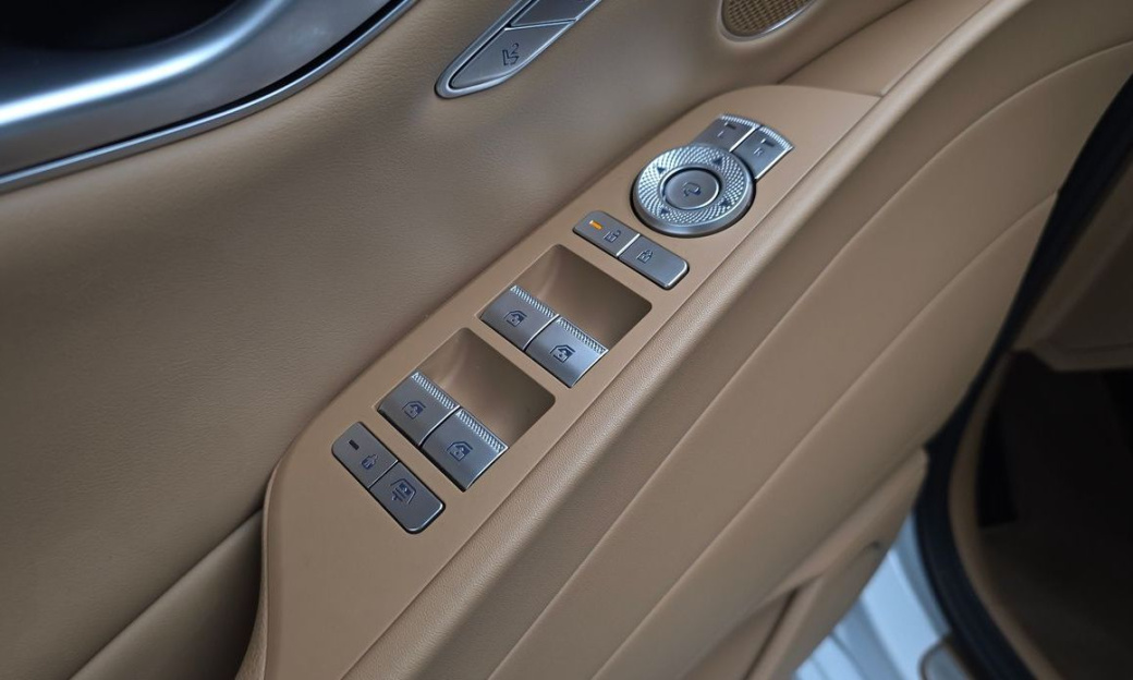 Genesis G80 Gasoline 2.5 Turbo AWD, 2025