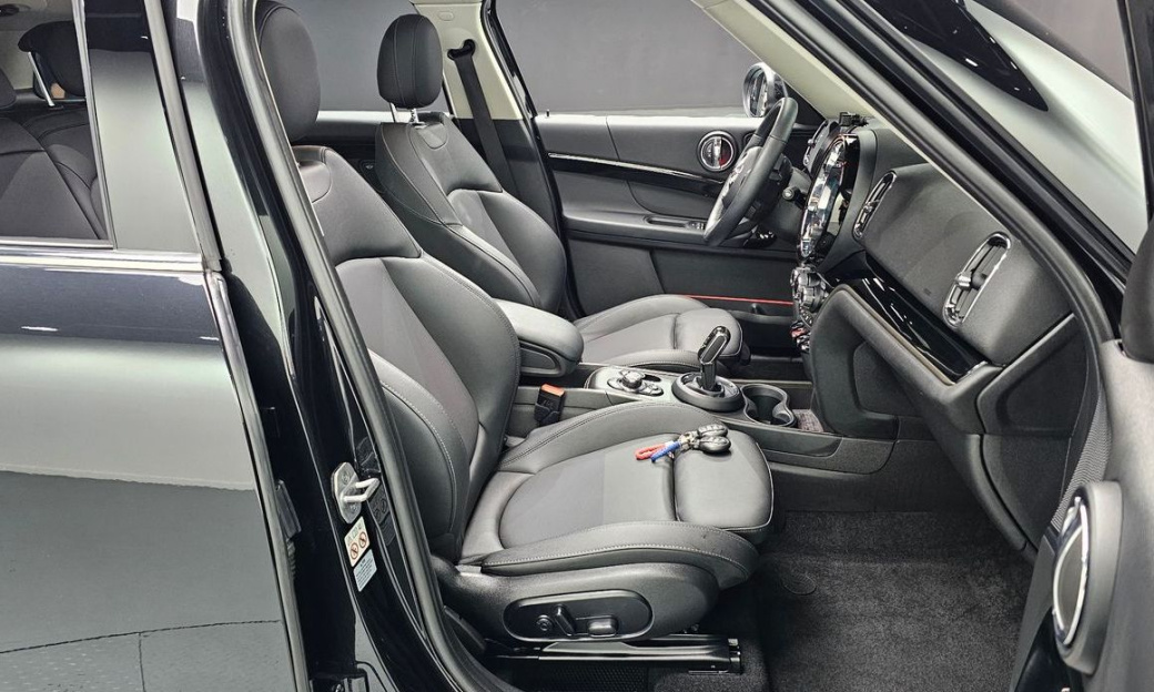 Mini Countryman Classic Plus Launch Pack, 2023