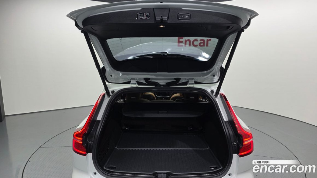Volvo V60 B5 Ultimate AWD, 2023