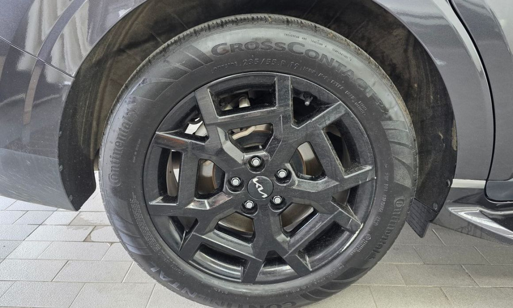Kia Carnival 9-Seater Gravity, 2024