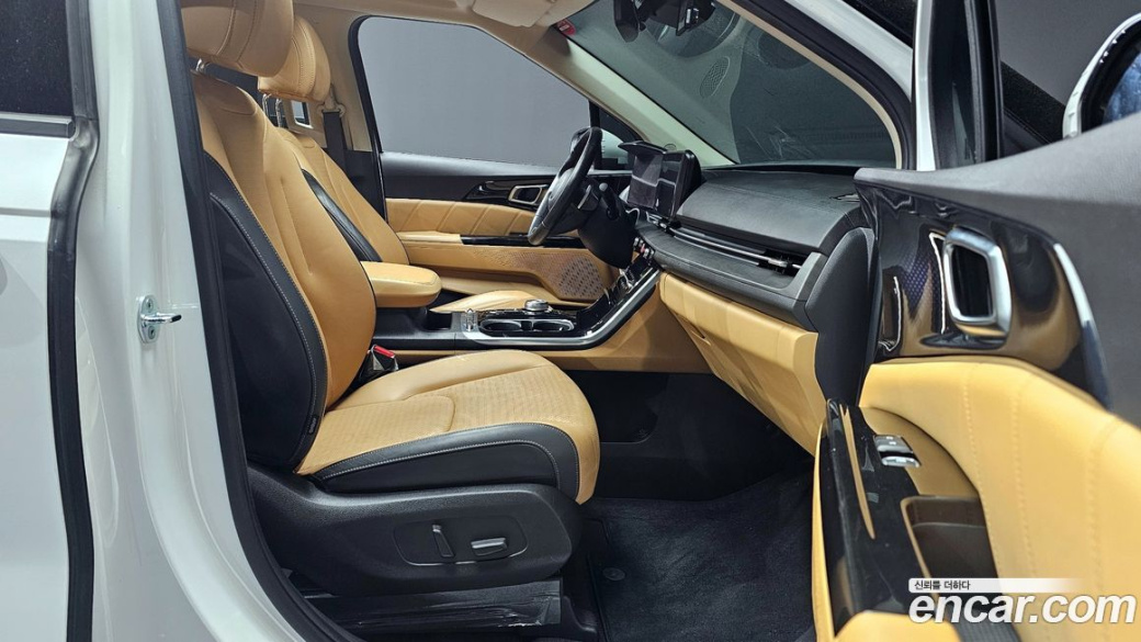 Kia Carnival 7-Seater Signature, 2023