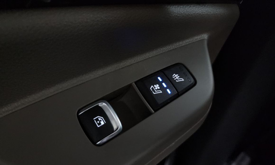 Kia Carnival 7-Seater Signature, 2024