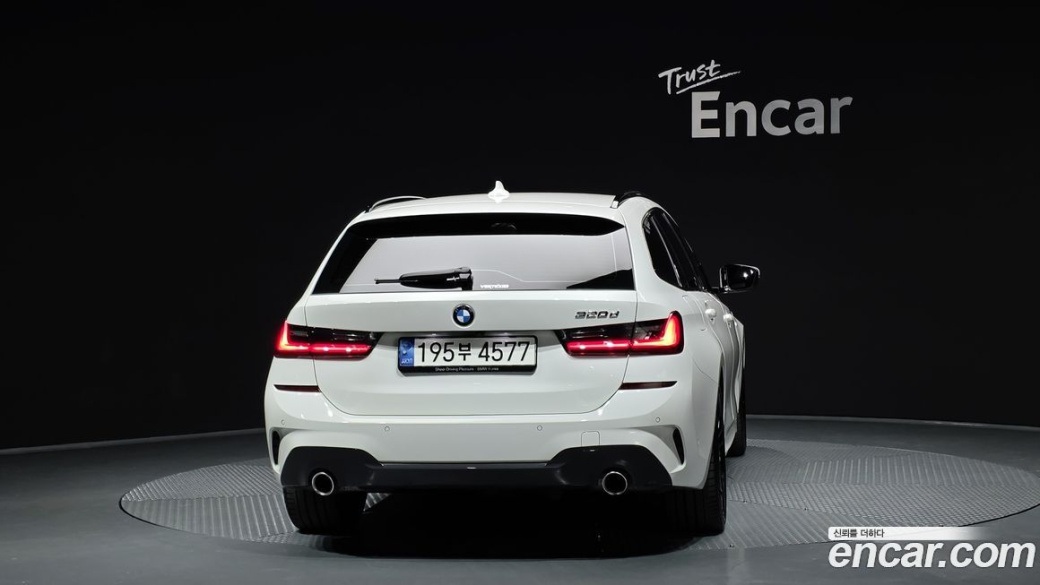 BMW 3-Series 320d Touring M Sport, 2022