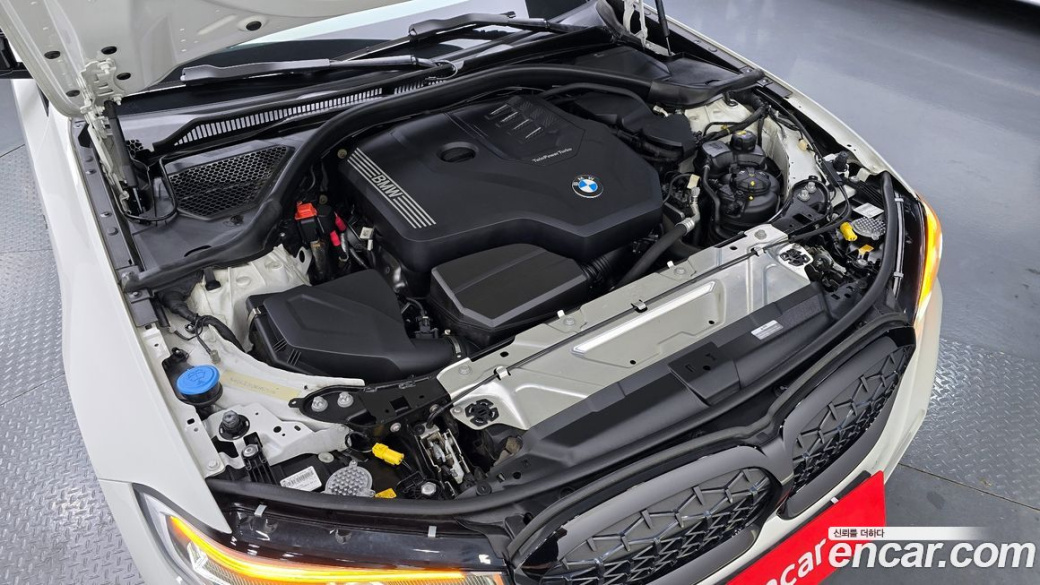 BMW 3-Series 320i Touring M Sports, 2022