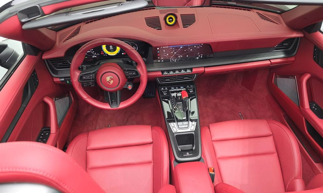 Porsche 911 Carrera 4 GTS Cabriolet, 2025