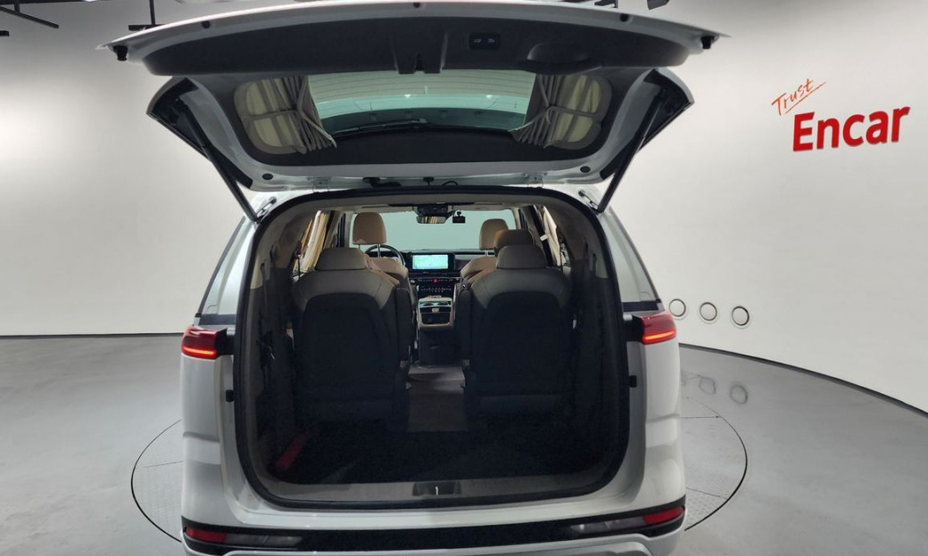 Kia Carnival 9-Seater Hi-Limousine, 2022