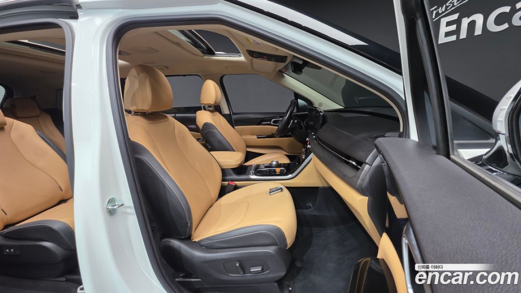 Kia Carnival 9-Seater Signature, 2023