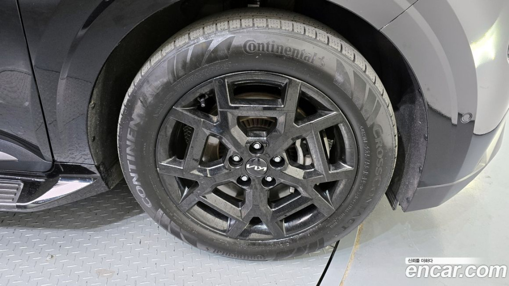 Kia Carnival 9-Seater Gravity, 2024