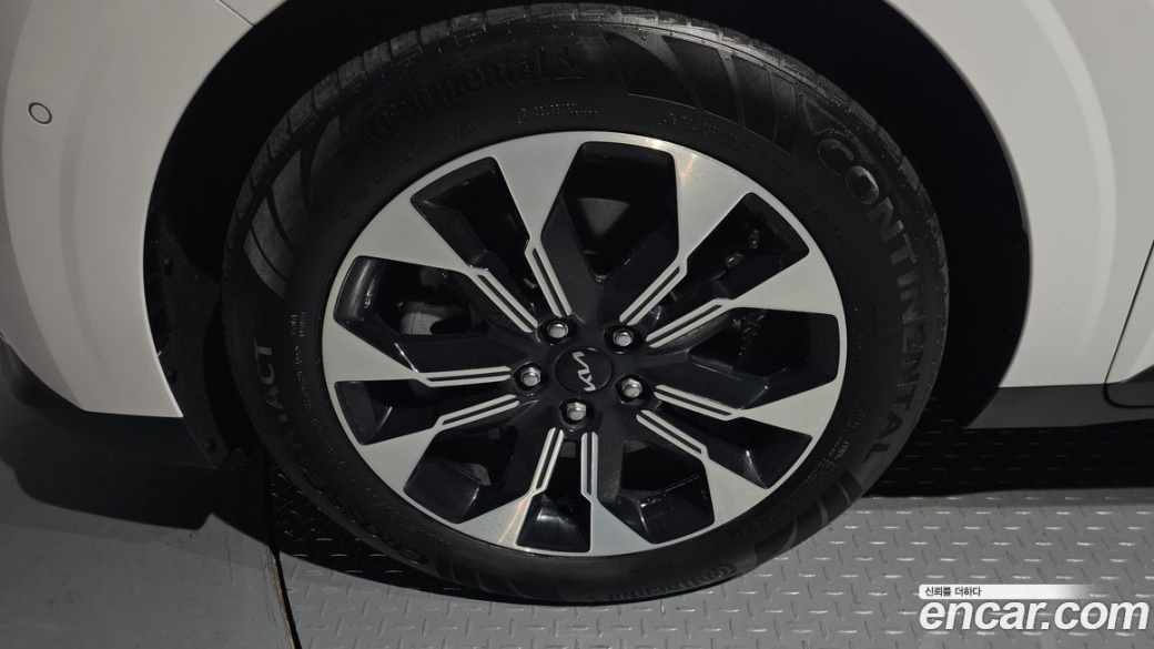 Kia Carnival 7-Seater Signature, 2023