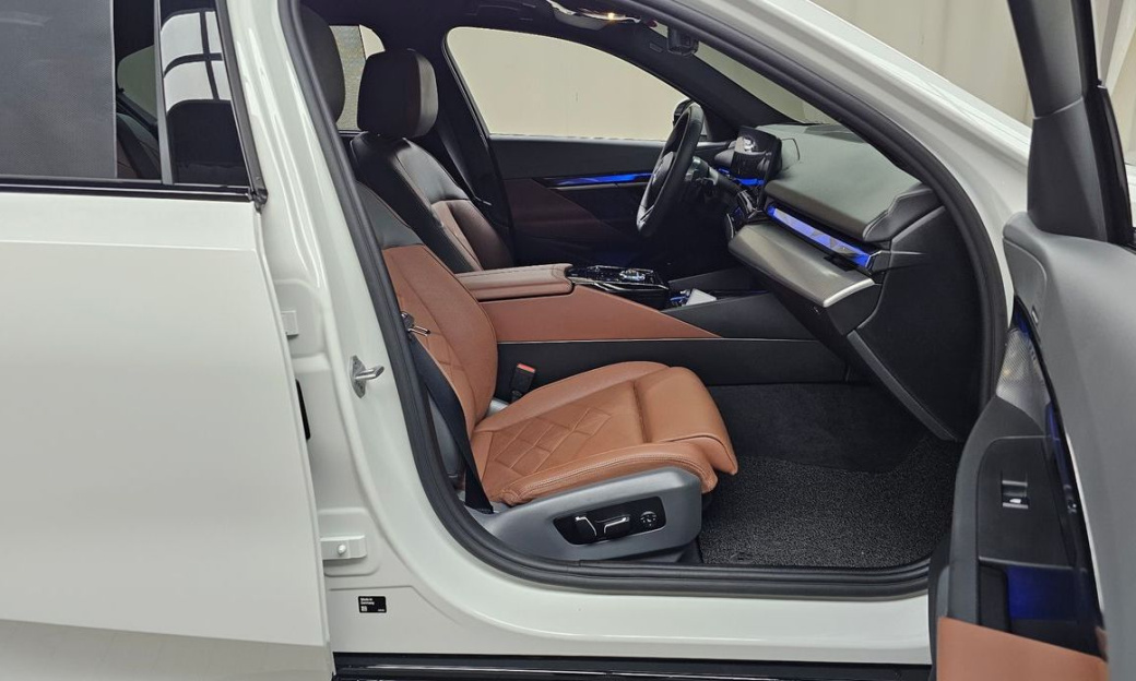 BMW 5-Series 530i xDrive M Sport, 2025