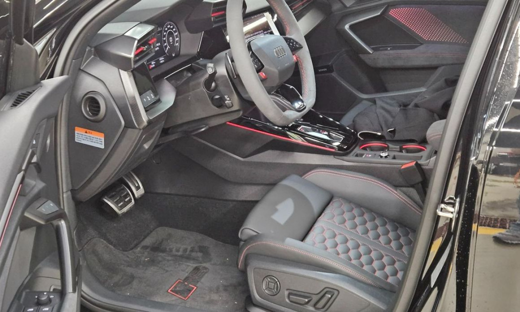 Audi RS3 2.5 TFSI Quattro Carbon Edition, 2025