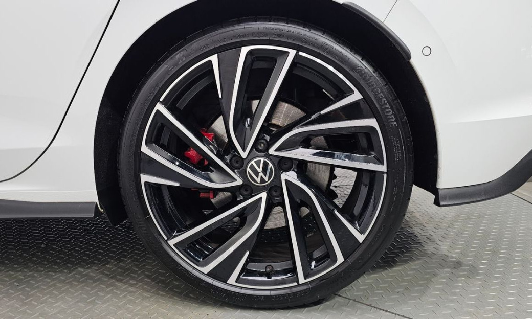 Volkswagen Golf 2.0 GTI, 2024