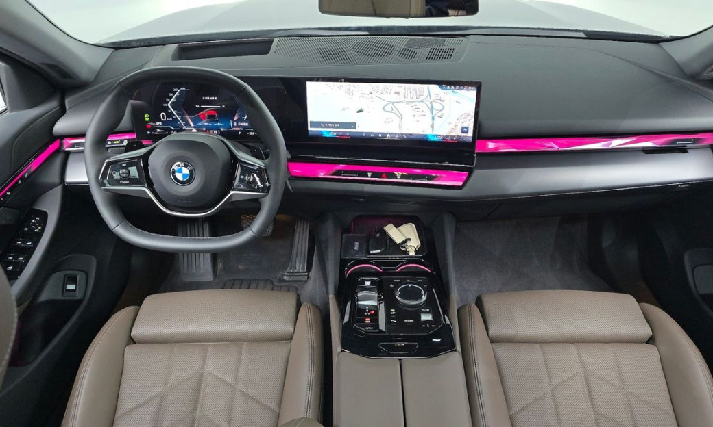 BMW 5-Series 520i, 2025