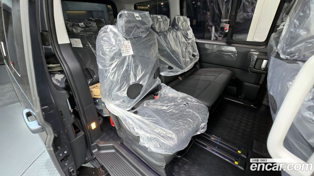 Hyundai Staria Tourer 11-Seater, 2024