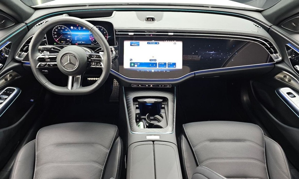 Mercedes-Benz E-Class E300 4MATIC AMG Line, 2024