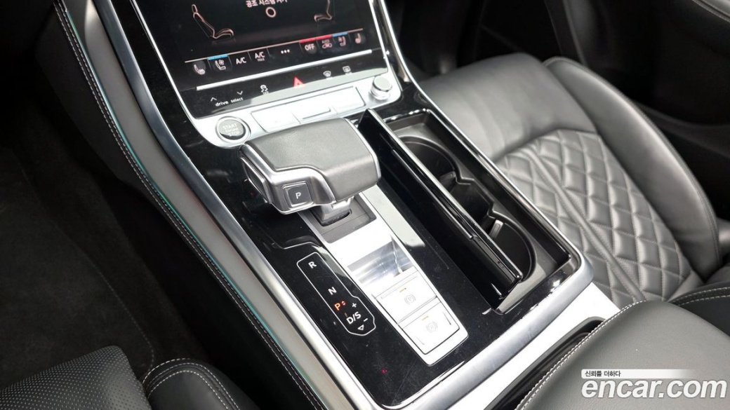 Audi Q8 55 TFSI Quattro Premium, 2022