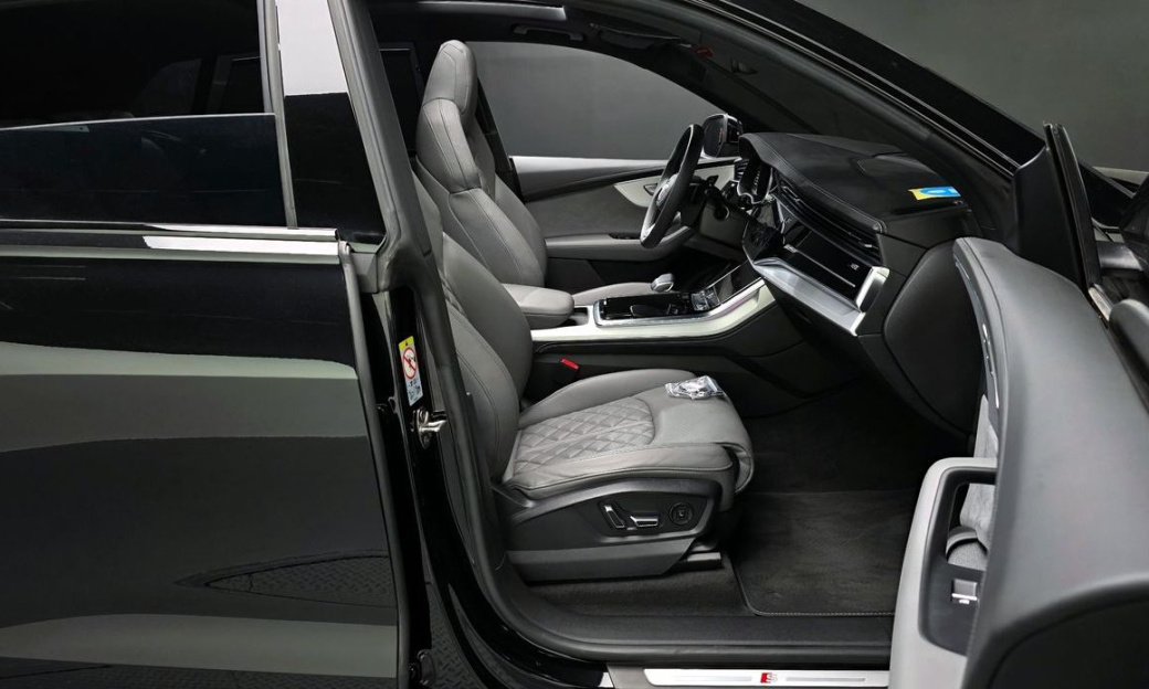 Audi Q8 55 TFSI Quattro Premium, 2023