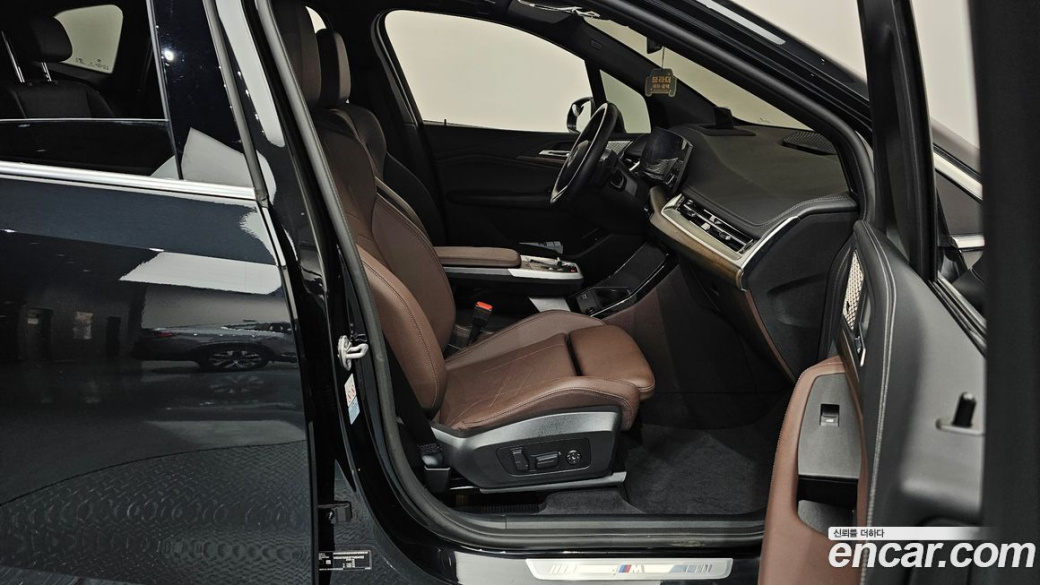 BMW 2-Series 220i M Sport, 2023