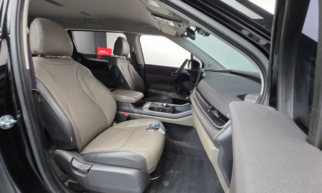 Kia Carnival 9-Seater Prestige, 2025