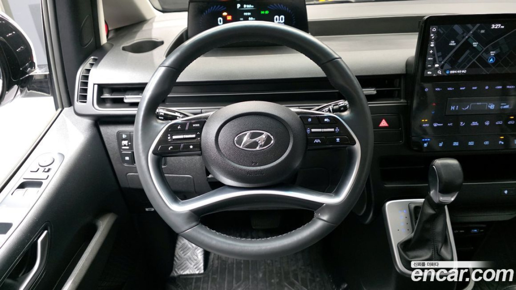 Hyundai Staria 4WD Tourer 11-Seater, 2022