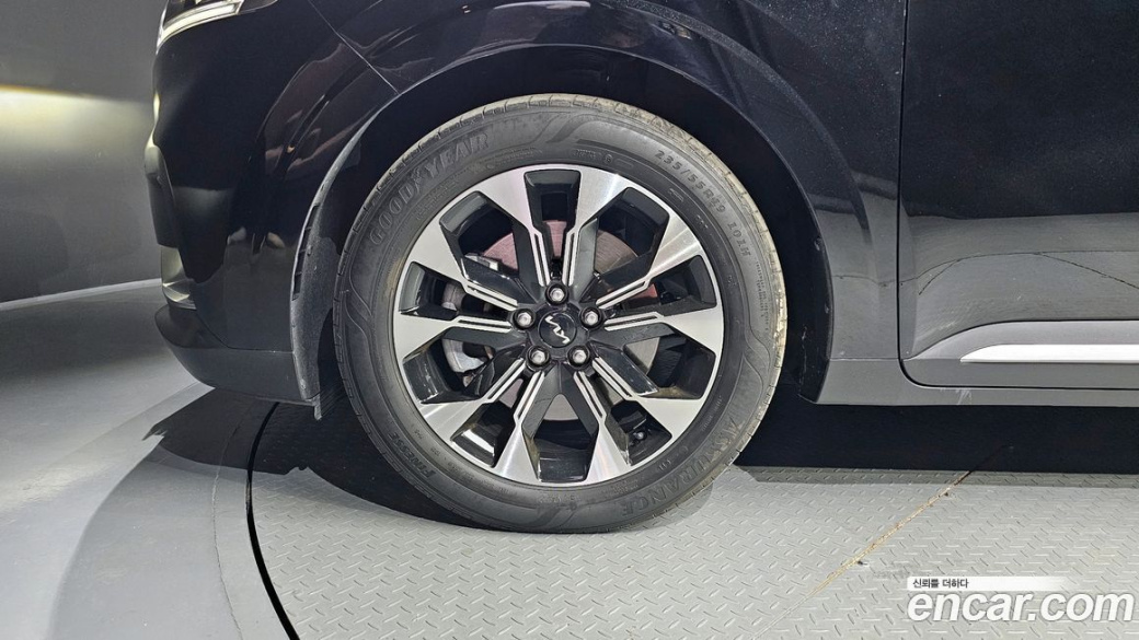 Kia Carnival 7-Seater Outdoor, 2023