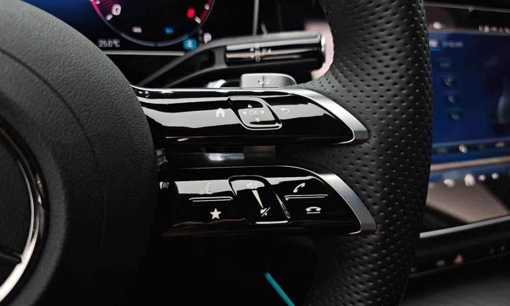 Mercedes-Benz E-Class E300 4MATIC AMG Line, 2024