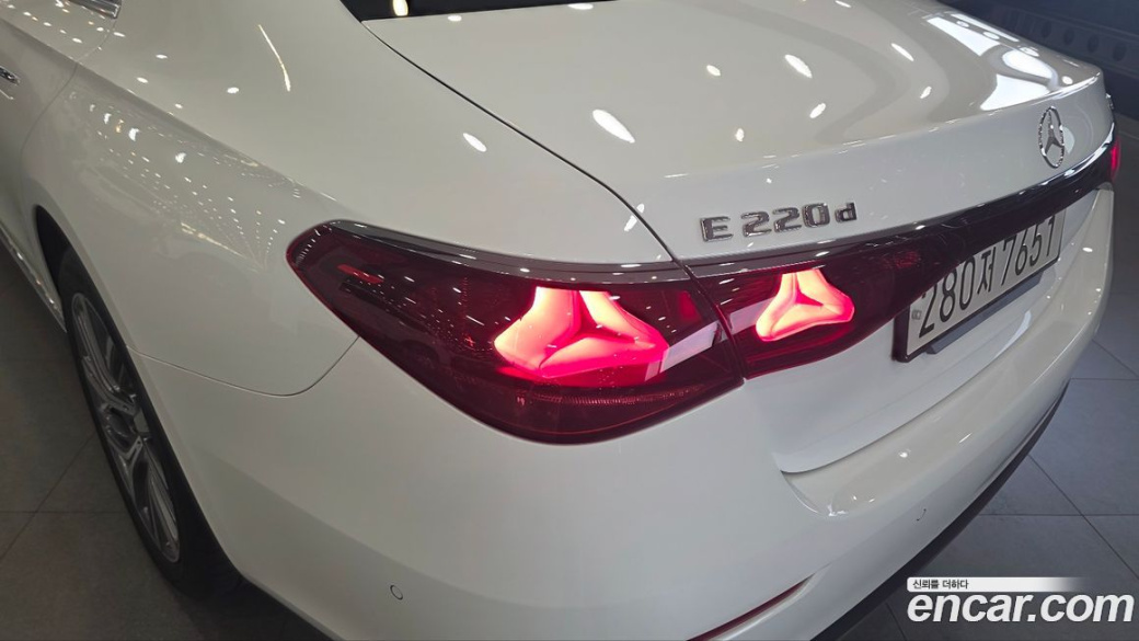 Mercedes-Benz E-Class E220d 4MATIC Exclusive, 2024