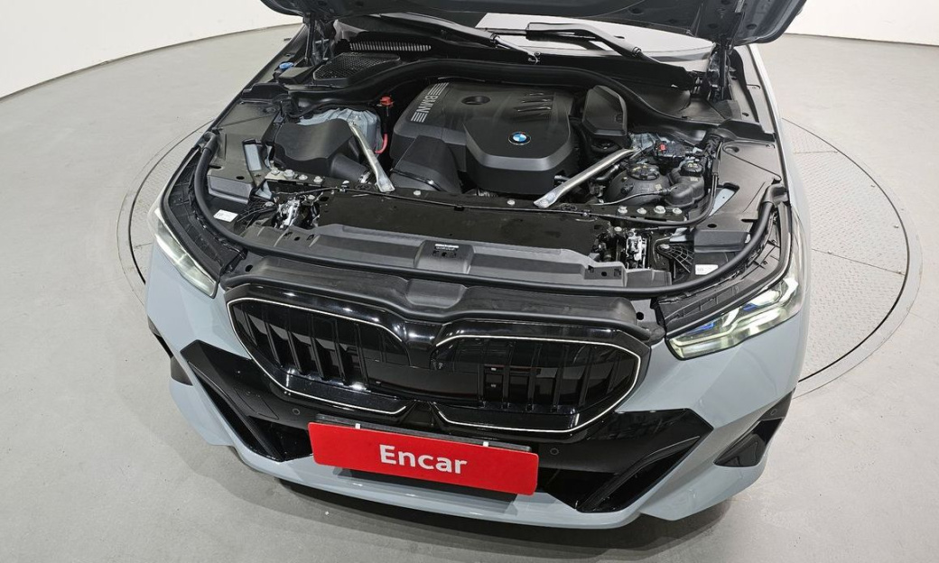BMW 5-Series 520i M Sport, 2025