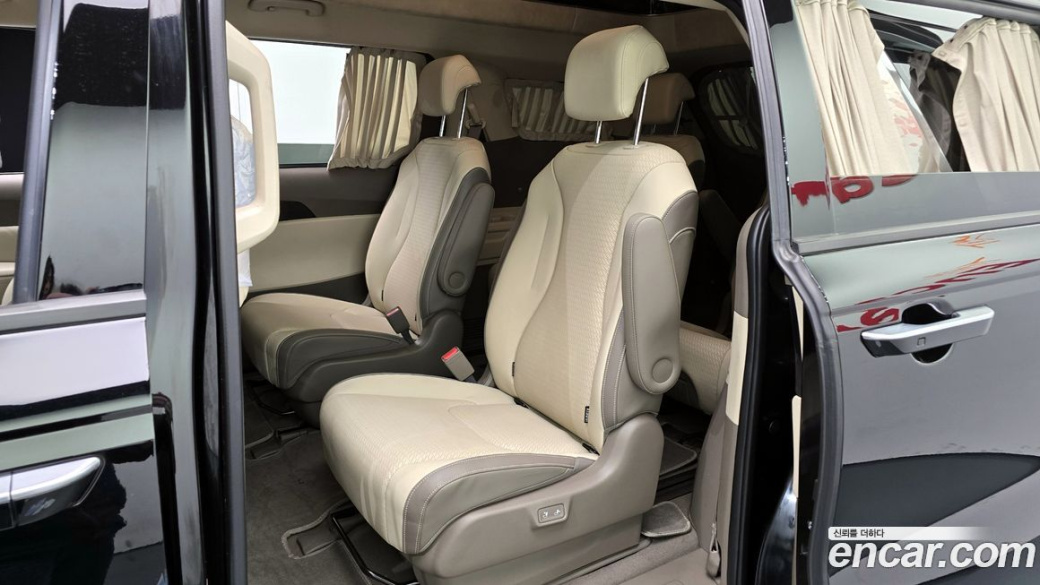 Kia Carnival 9-Seater Hi-Limousine, 2022