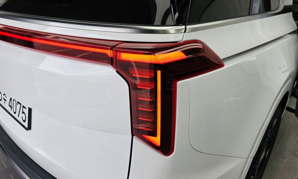 Kia Carnival 9-Seater Signature, 2025