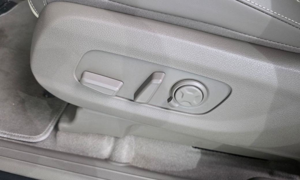 Kia Carnival 7-Seater Gravity, 2025