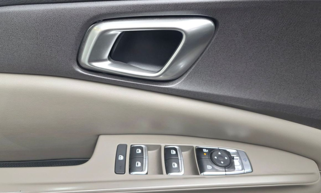 Kia Carnival 9-Seater Prestige, 2024