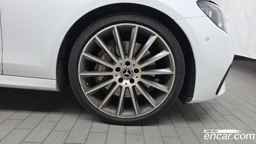 Mercedes-Benz E-Class E350 4MATIC AMG Line, 2022